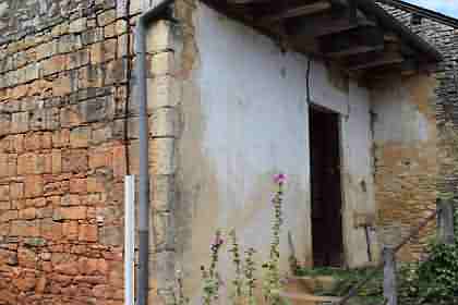 Stone house to renovate near Ajat