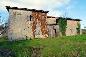 Stone barn to renovate near Vanxains
