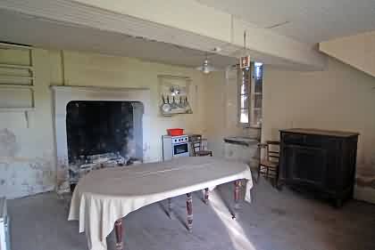 Stone barn to renovate near Vanxains