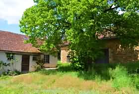 Stone farmhouse to renovate near Aubas