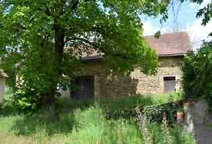 Stone farmhouse to renovate near Aubas