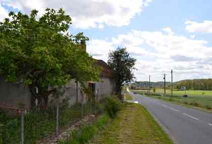 Stone farmhouse to renovate near Aubas
