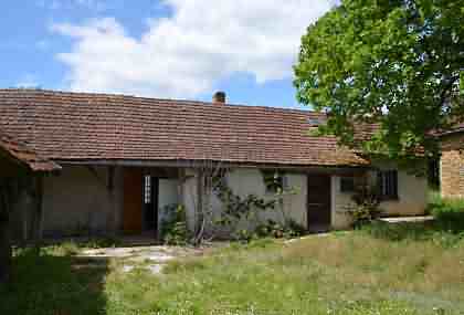 Stone farmhouse to renovate near Aubas