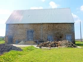 Stone house to renovate near Burcy