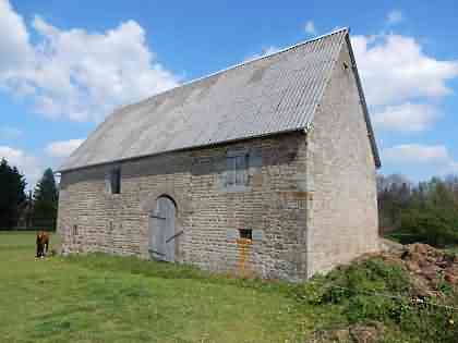 Stone house to renovate near Burcy
