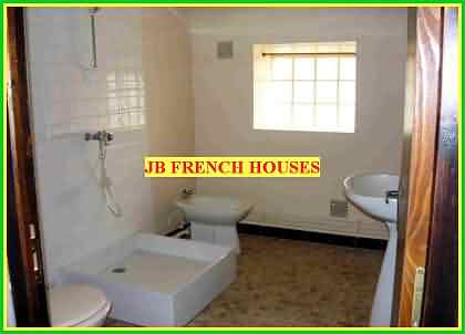 2 bed stone house for sale near Gest