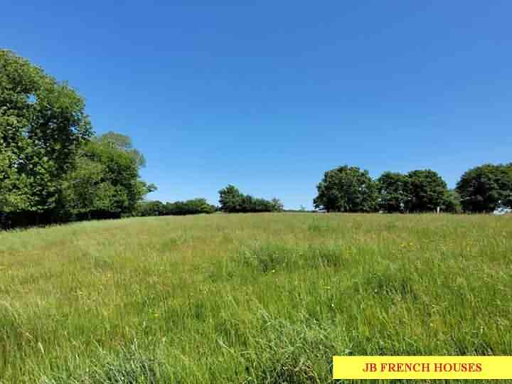 Stone house to renovate near Bion