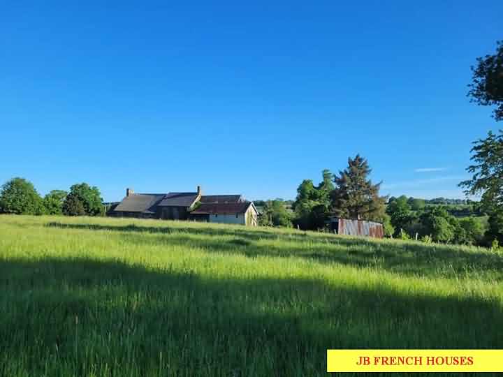Stone house to renovate near Bion