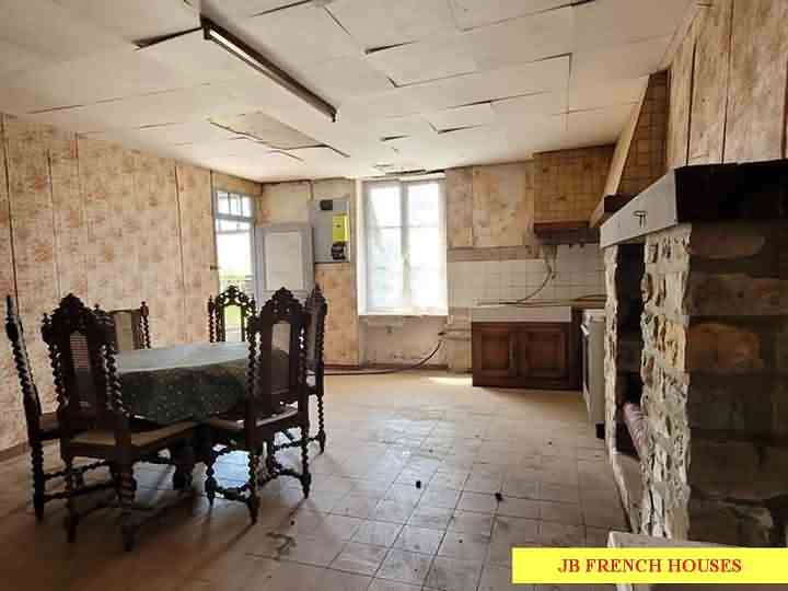 Stone house to renovate near Bion