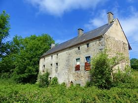 Stone house to renovate near Farges