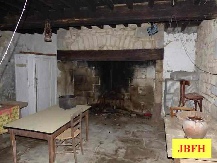 Stone house to renovate near Farges