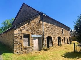 Stone barn to renovate near Affieux