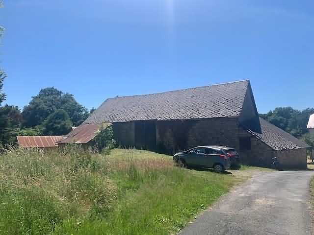 Stone barn to renovate near Affieux