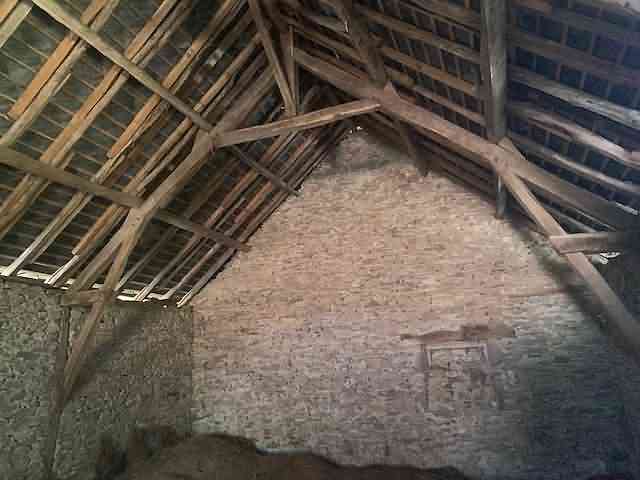 Stone barn to renovate near Affieux