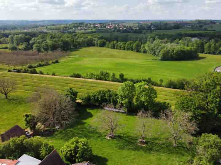 Stone farmhouse to renovate near Dussac