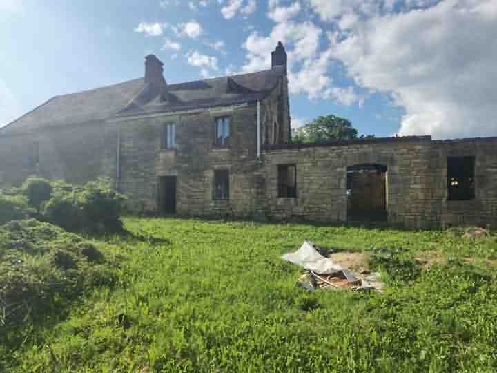 Stone farmhouse to renovate near Dussac