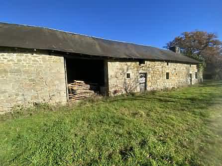 Stone house to renovate near Bujaleuf
