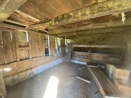 Stone house to renovate near Bujaleuf