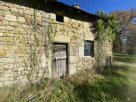Stone house to renovate near Bujaleuf