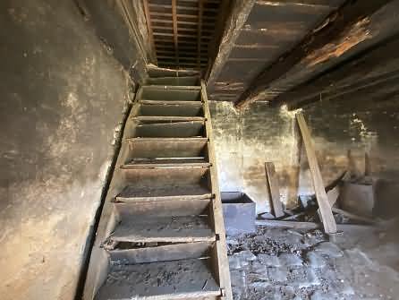 Stone house to renovate near Bujaleuf
