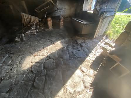 Stone house to renovate near Bujaleuf
