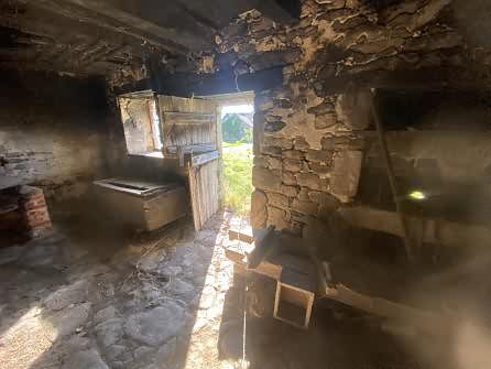 Stone house to renovate near Bujaleuf