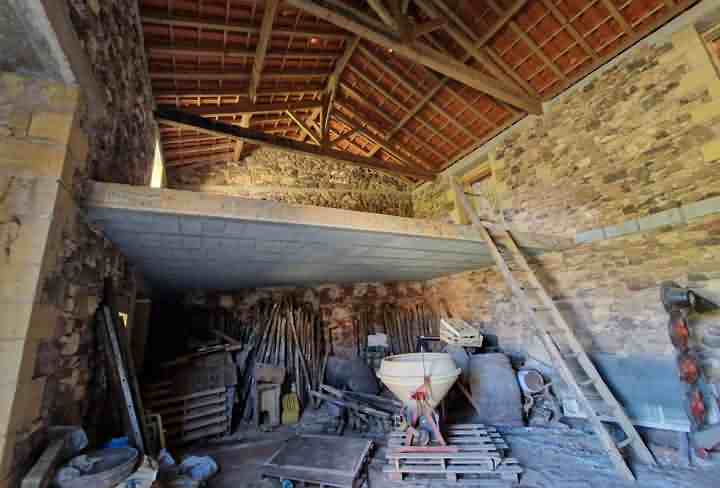 Stone barn to renovate near Castels