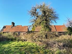 Stone house to renovate near Burcy