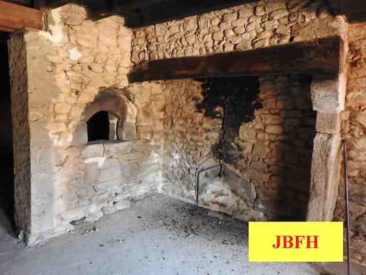 Stone house to renovate near Farges