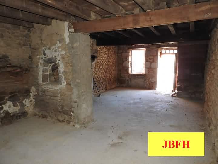 Stone house to renovate near Farges
