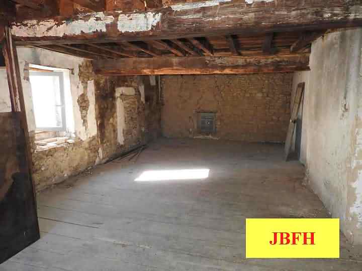 Stone house to renovate near Farges