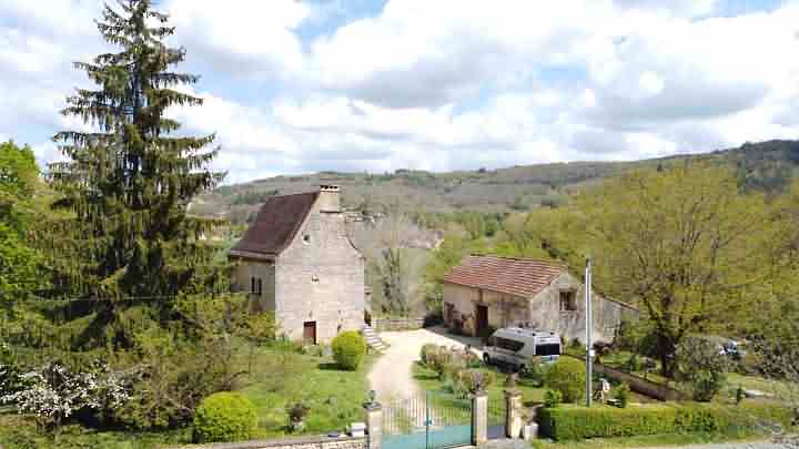2 bed stone house for sale near Dordogne and Lot