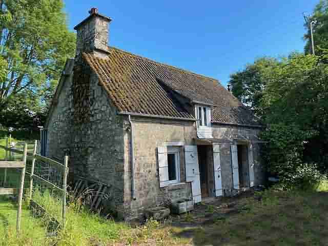 Stone house to renovate near Burcy