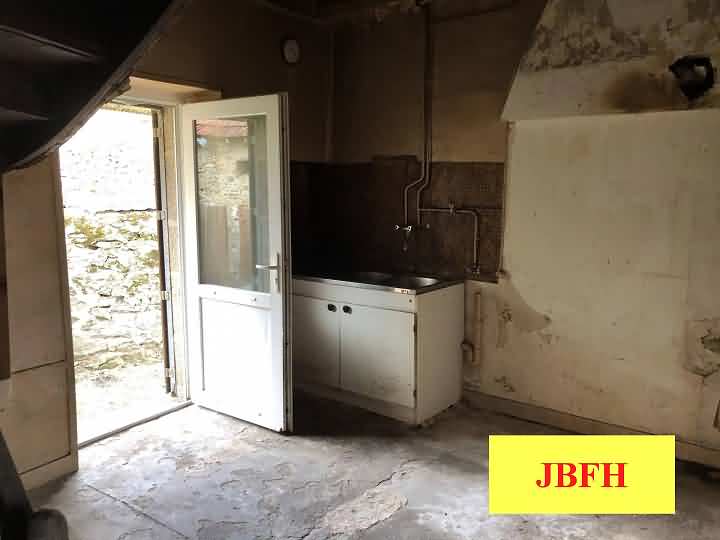 Stone house to renovate near Glénic