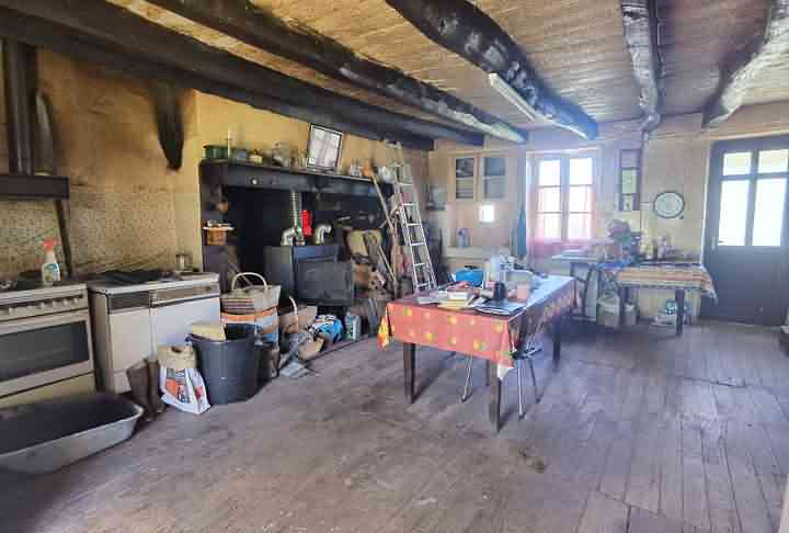Stone house to renovate near Dussac