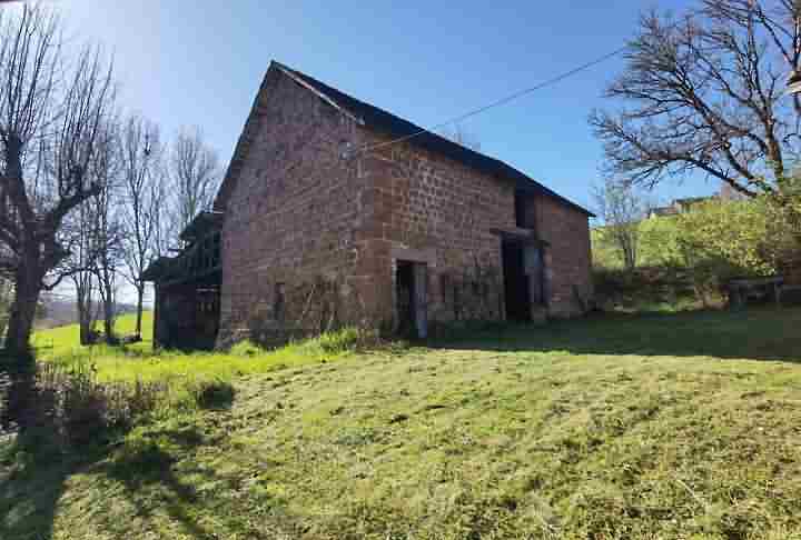 Stone house to renovate near Dussac