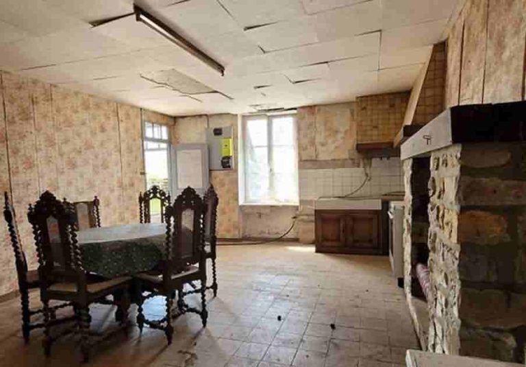 2 bed stone house for sale near Bion