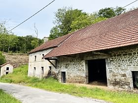Stone barn to renovate near Jartaud