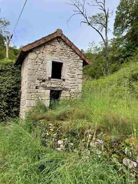 Stone barn to renovate near Jartaud