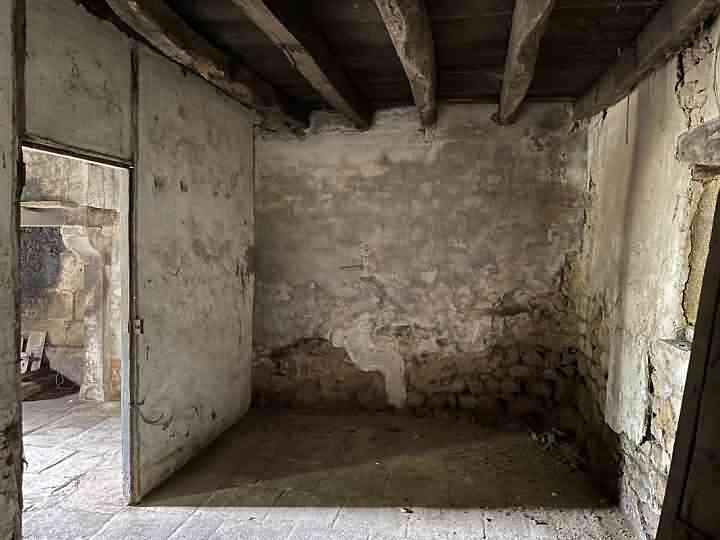 Stone barn to renovate near Jartaud