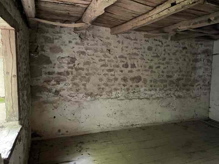 Stone barn to renovate near Jartaud