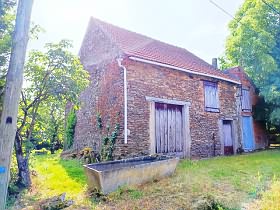 Stone barn to renovate near Naillat