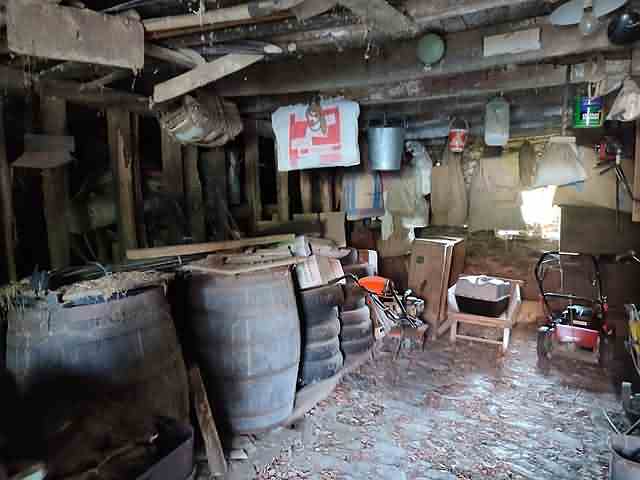 Stone barn to renovate near Naillat