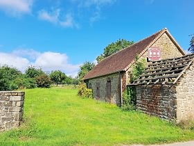 Stone house to renovate near Clairet