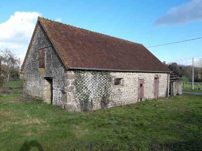 Stone house to renovate near Clairet