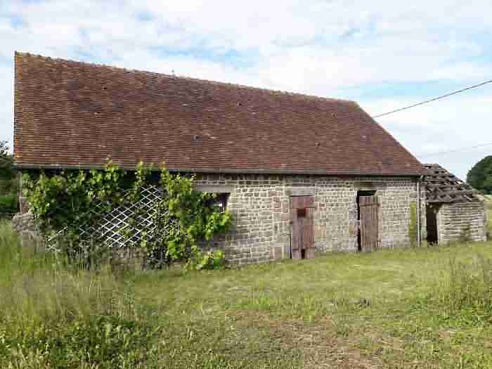 Stone house to renovate near Clairet