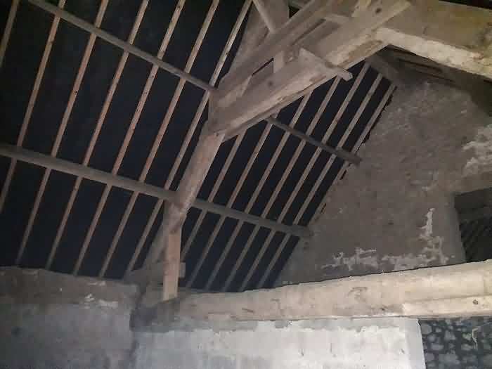 Stone house to renovate near Clairet
