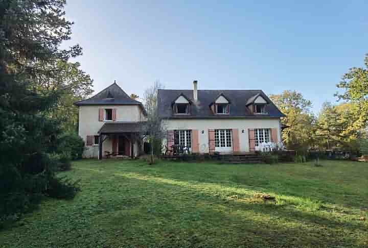 Maison en pierre de 10 chambres à vendre près de Dussac