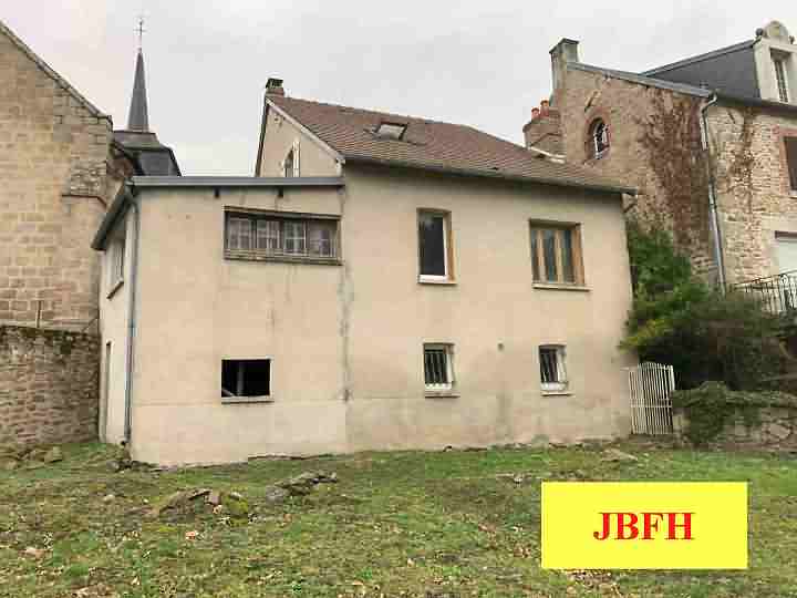 Stone house to renovate near Glénic