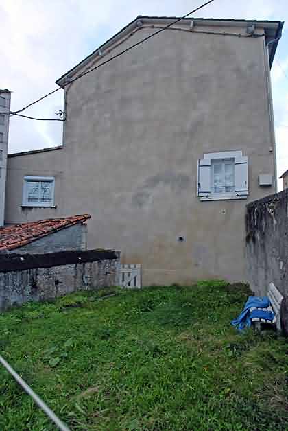 2 bed stone house for sale near Vanxains
